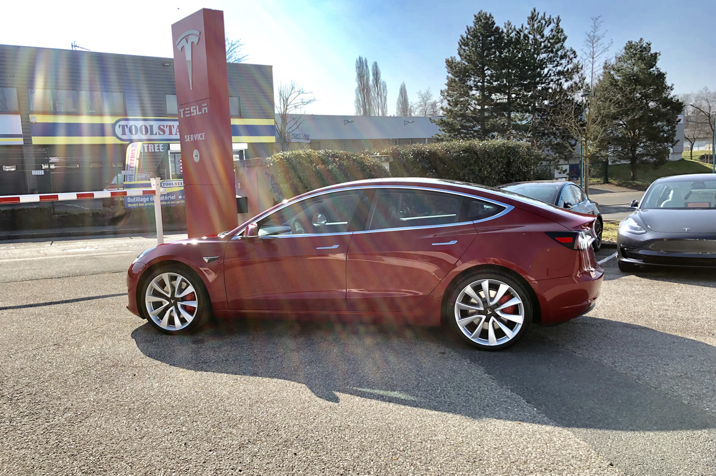 La version d'entrée de gamme du Tesla Model 3 à 35 000 $ est enfin disponible