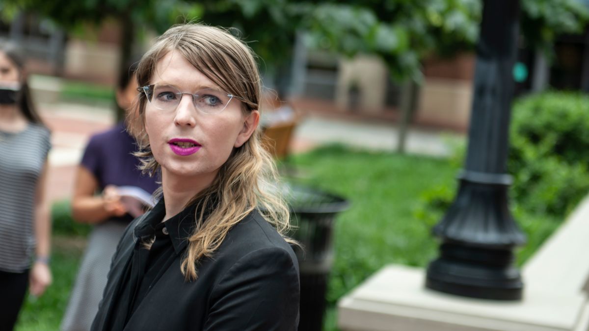 Chelsea Manning a tenté de se suicider en prison, se remet, selon les avocats