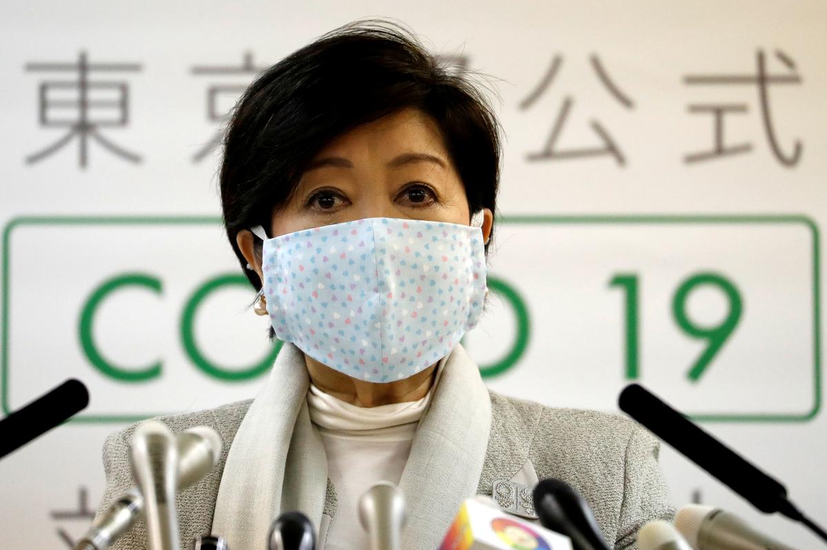 Le plaidoyer du coronavirus du gouverneur de Tokyo inspire un jeu de distanciation sociale