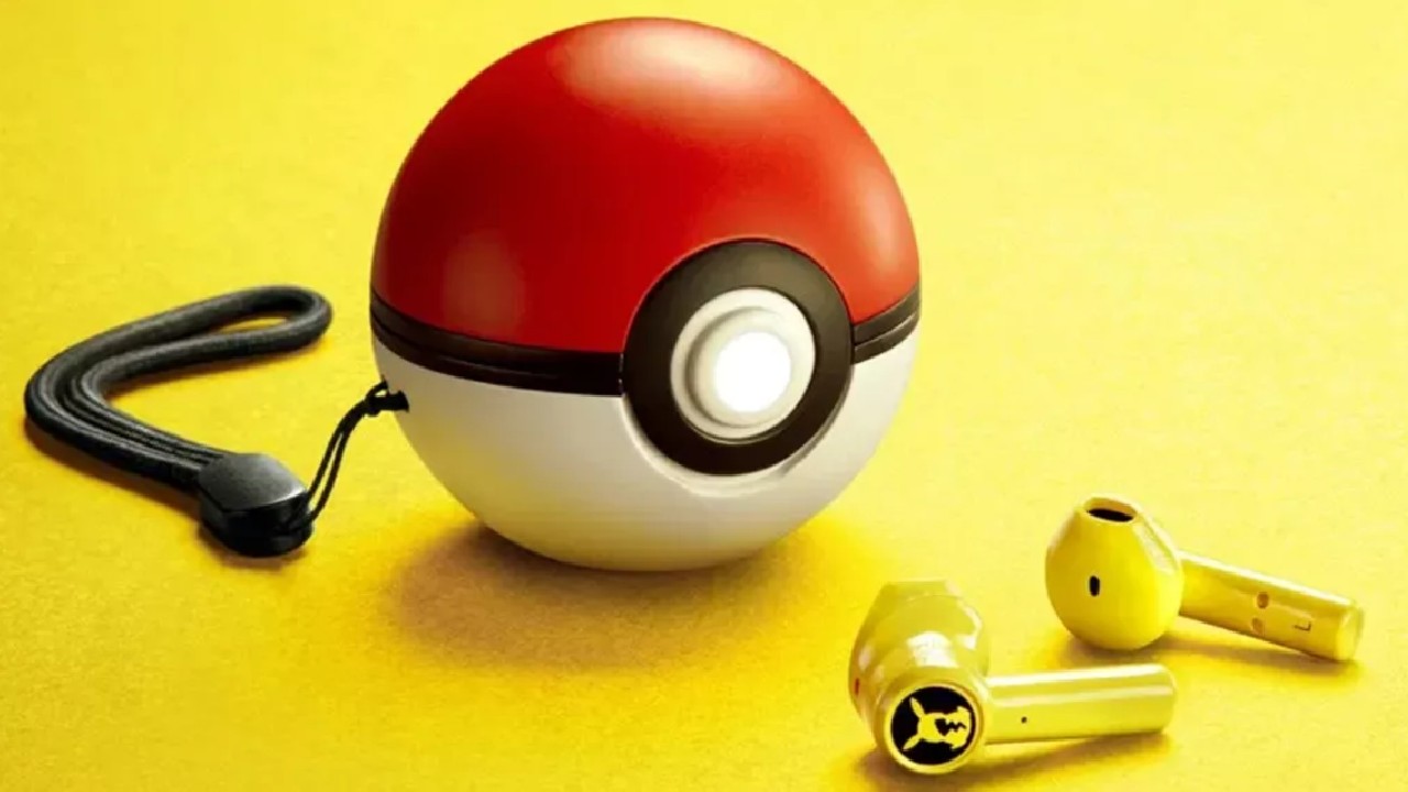 Les écouteurs sur le thème de Pikachu de Razer sont livrés avec un étui de chargement Pokéball