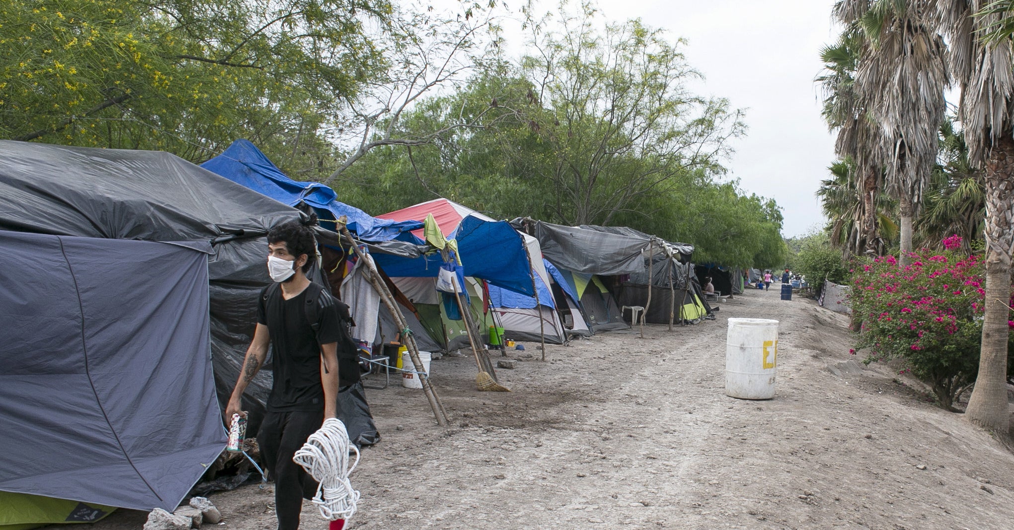 Des immigrants désespérés font des choix difficiles à la frontière mexicaine