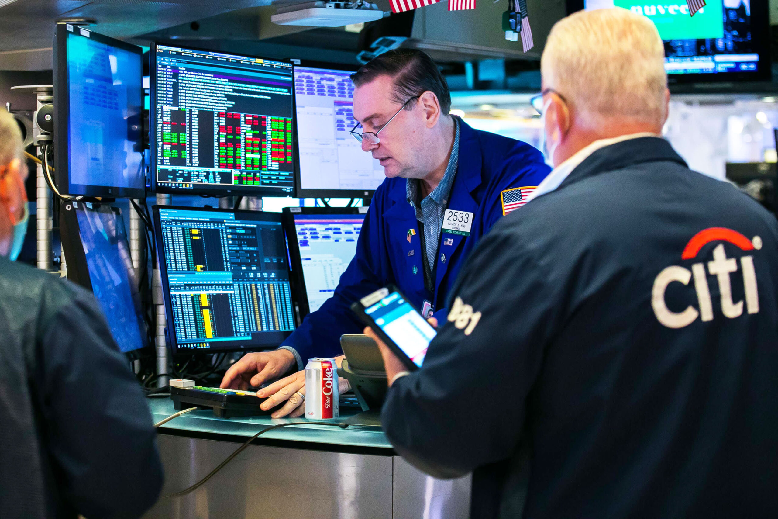 Les contrats à terme sur indices boursiers en sourdine après la clôture record du Nasdaq