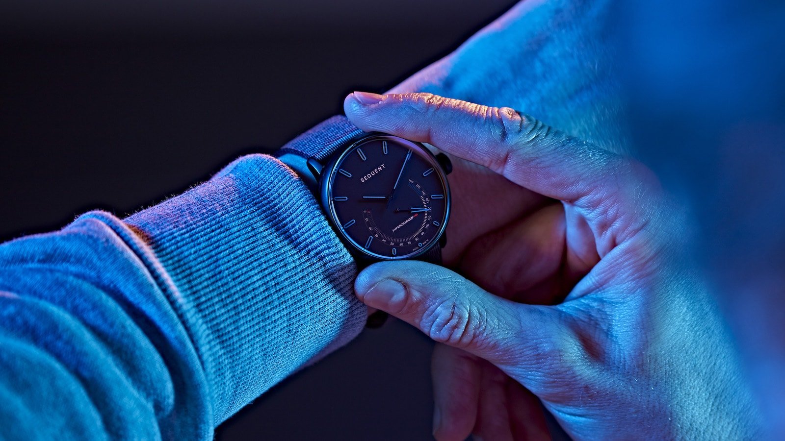 La montre intelligente à recharge automatique Titanium Elektron utilise la gravité pour une réserve de marche infinie » Gadget Flow