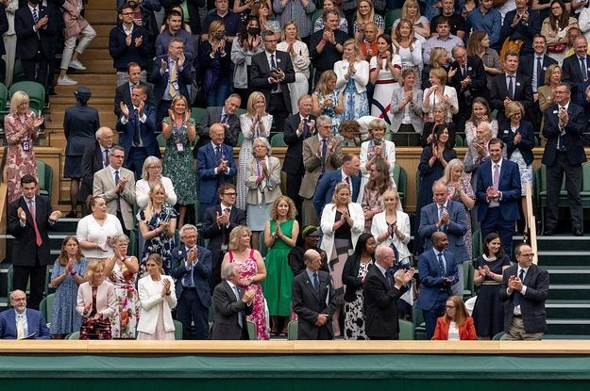Wimbledon Standing Ovation pour le scientifique du vaccin COVID