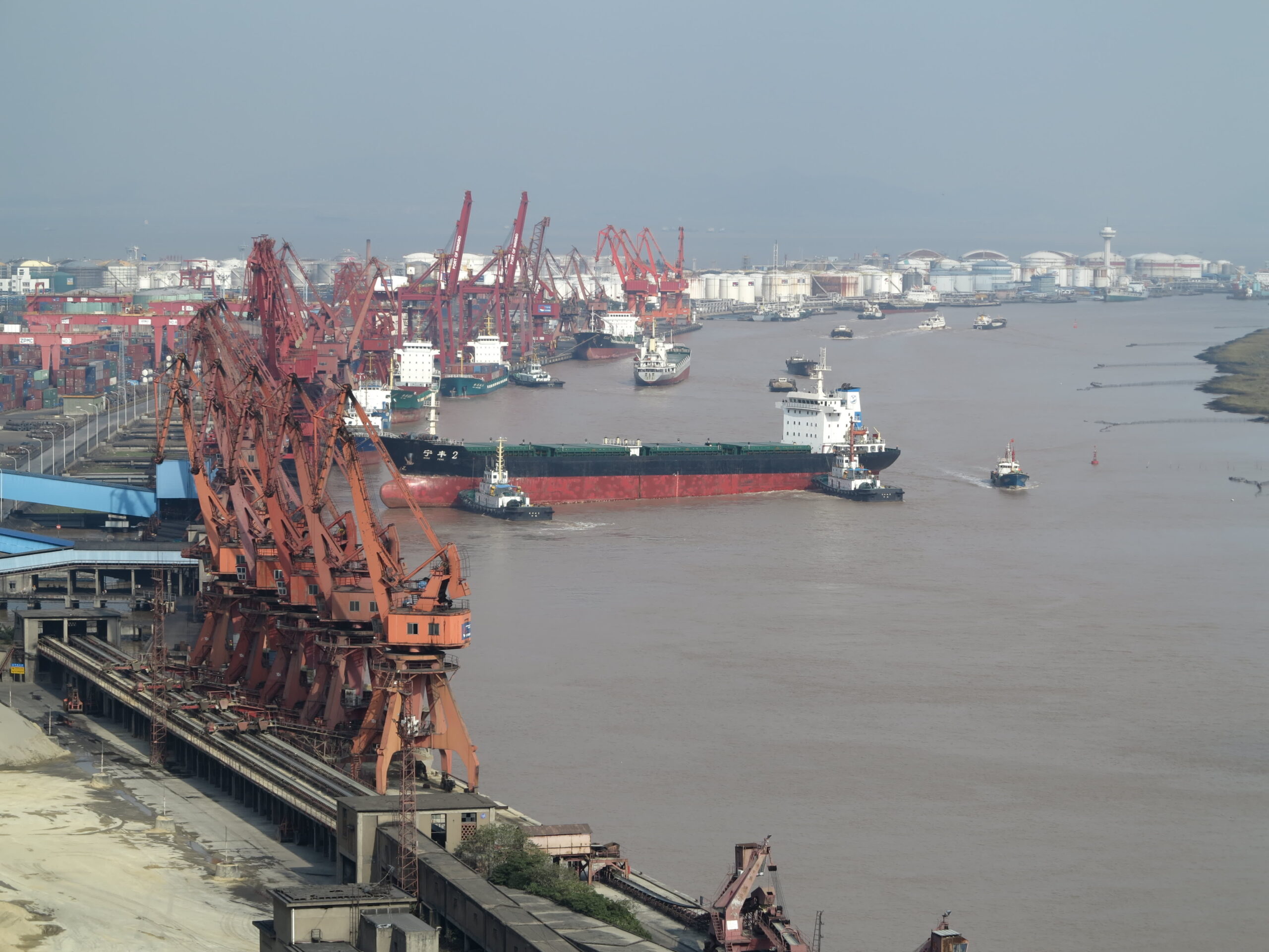 La Chine ferme partiellement le port après un cas de Covid