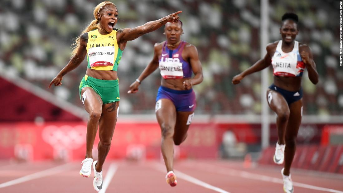 Elaine Thompson-Herah défend le titre olympique du 100 m sur le podium entièrement jamaïcain