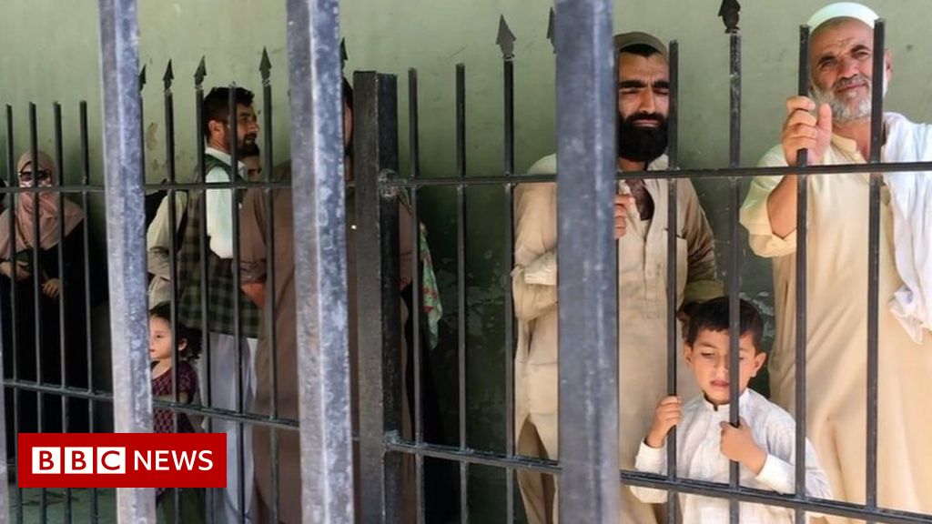 Afghanistan : le Pakistan isole des réfugiés afghans